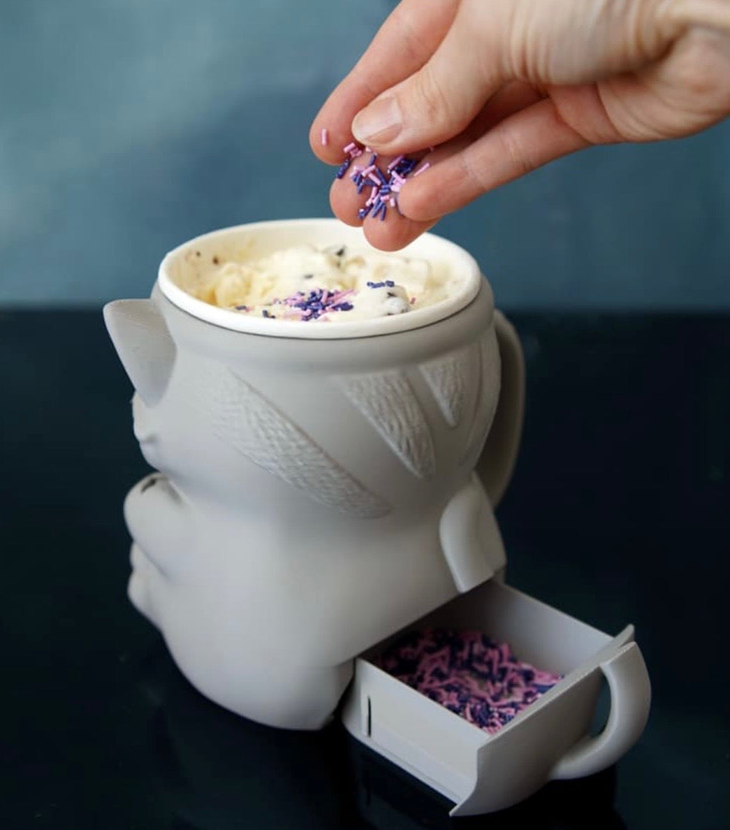 Cuddles the Cat - pint size holder